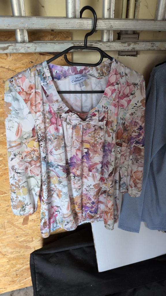 beige gebloemd T-shirt - Marika Couture- 40 - 5€, Kleding | Dames, T-shirts, Maat 38/40 (M), Beige, Ophalen of Verzenden, Lange mouw