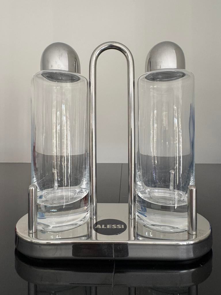 ALESSI olie & azijn set – glas en RVS – Italiaans design, Antiek en Kunst, Antiek | Keukengerei, Ophalen of Verzenden