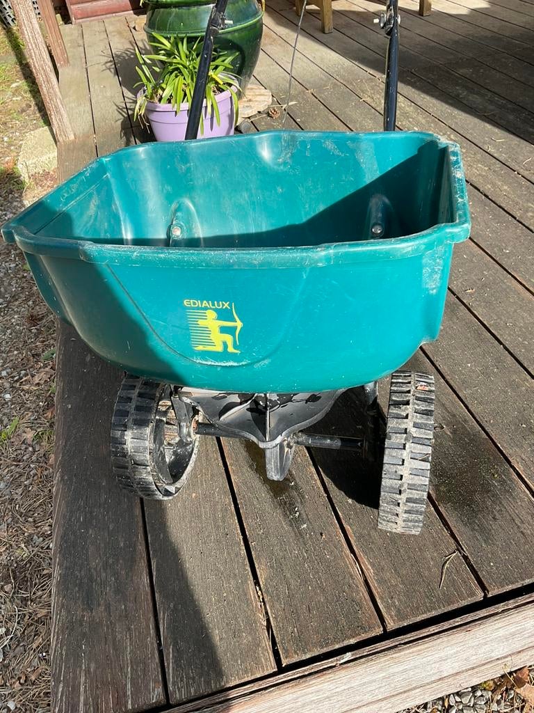 Edialux meststofstrooier voor je tuin, Enlèvement, Utilisé, Manuelle, À deux roues
