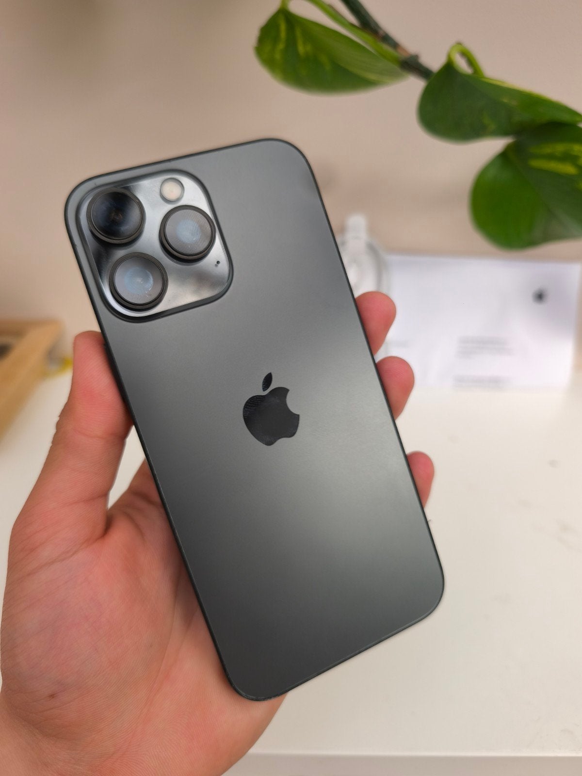 iPhone 16 pro max 256 Go 93 % batterie tout est d'origine, Enlèvement ou Envoi