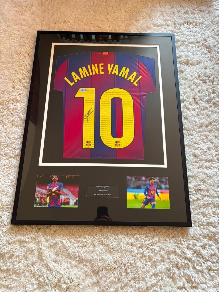Gesigneerd Lamine Yamal FC Barcelona Shirt - Ingelijst, Verzamelen, Sportartikelen en Voetbal, Ophalen of Verzenden, Zo goed als nieuw