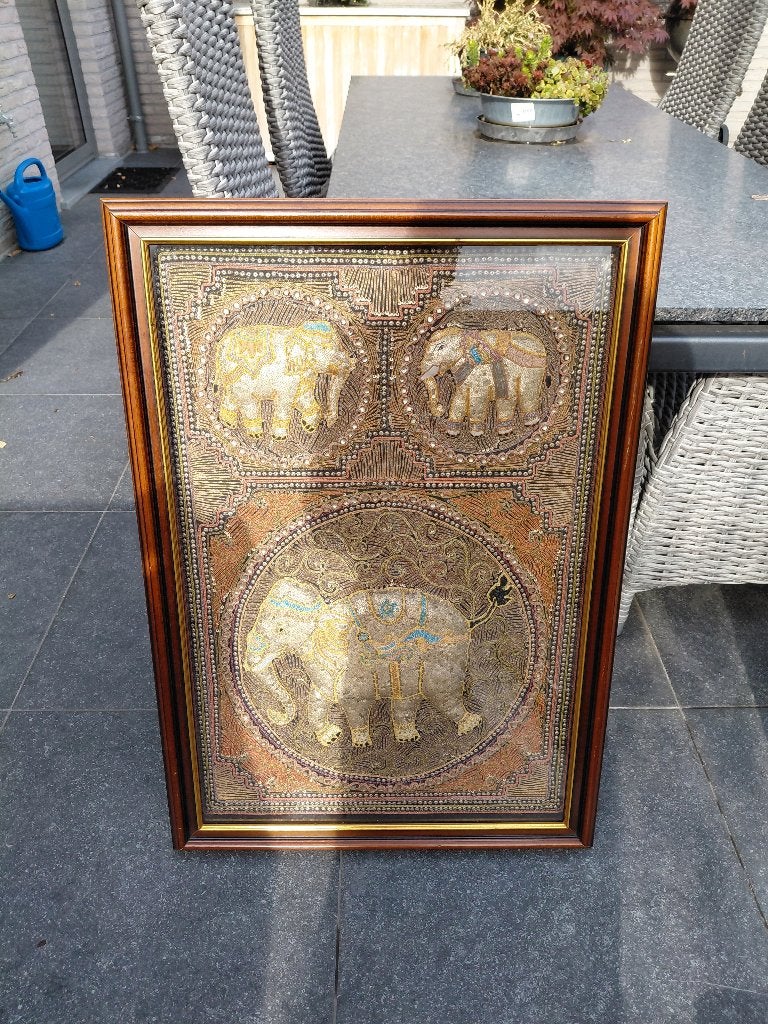 prachtig handwerk doek in kader met olifanten, Ophalen