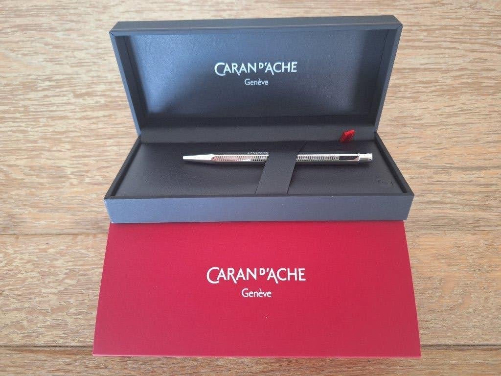 STYLO à Bille Caran d'Ache, Verzamelen, Pennenverzamelingen, Overige merken, Balpen, Nieuw, Met doosje
