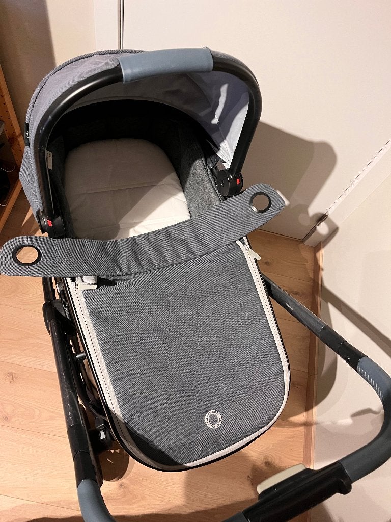 Kinderwagen Maxi-Cosi Adorra met draagmand en voetenzak, Kinderen en Baby's, Ophalen, Gebruikt, Combiwagen, Met reiswieg