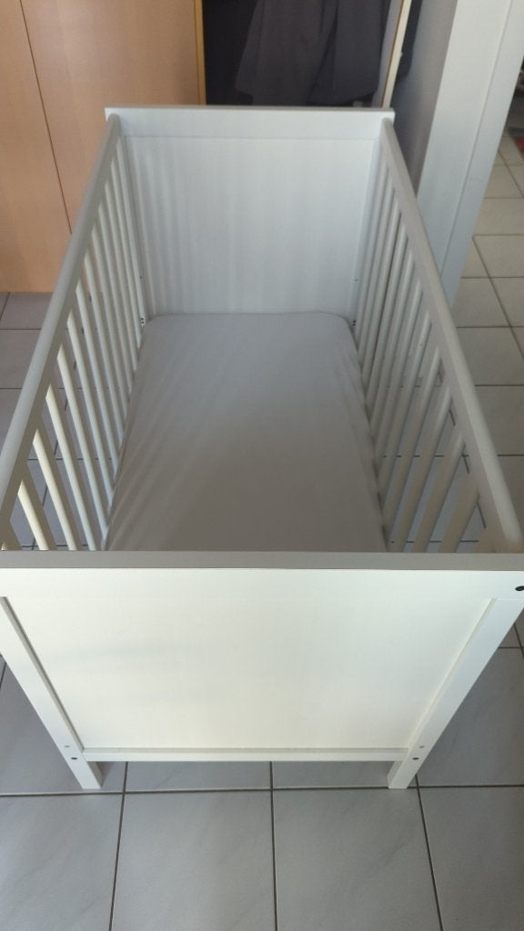 Wit Baby bedje 60/120 met matras en overtrek (sundvik), Ophalen, Zo goed als nieuw, Minder dan 140 cm, Matras