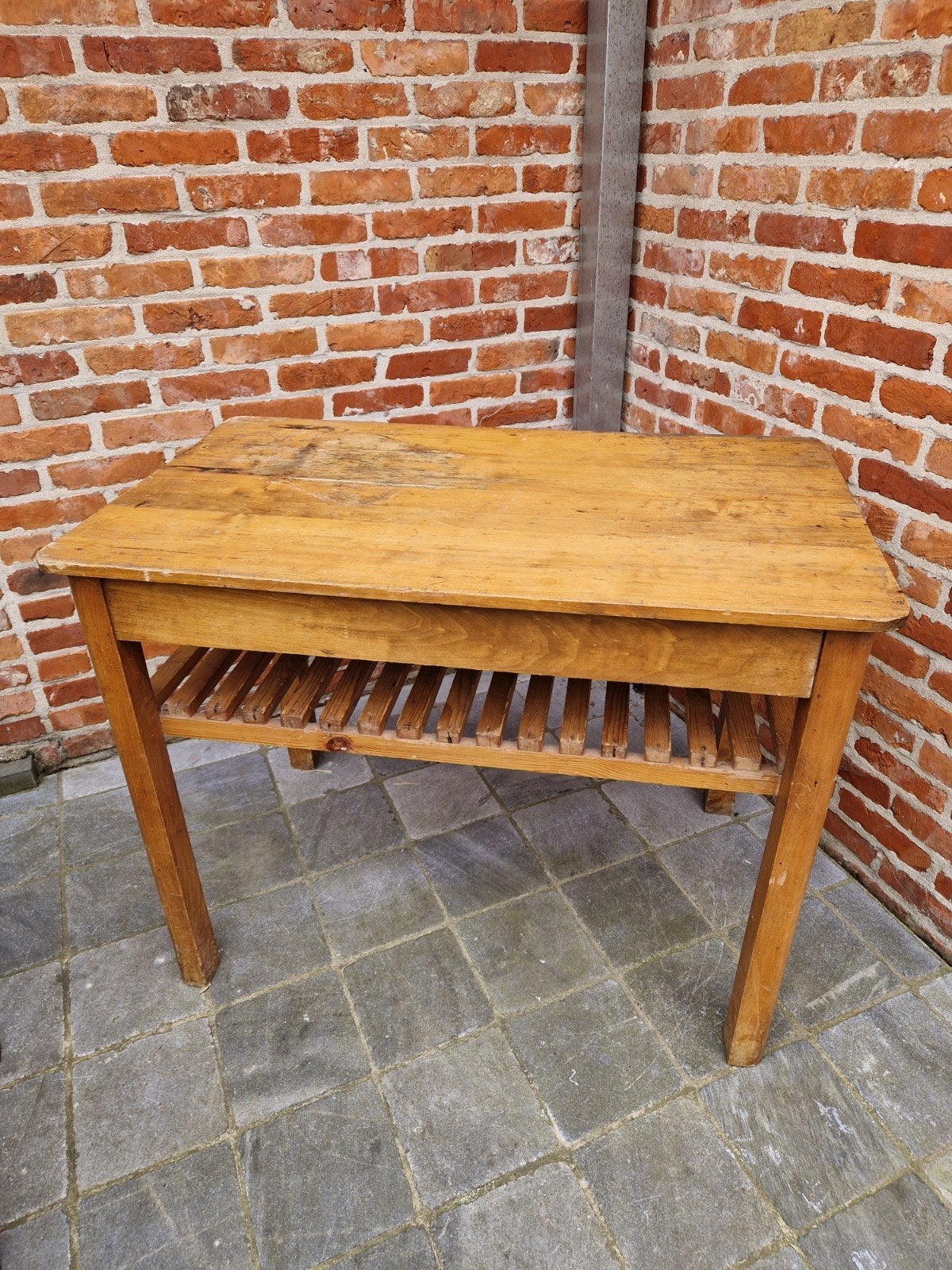Oude keuken café tafel, Enlèvement