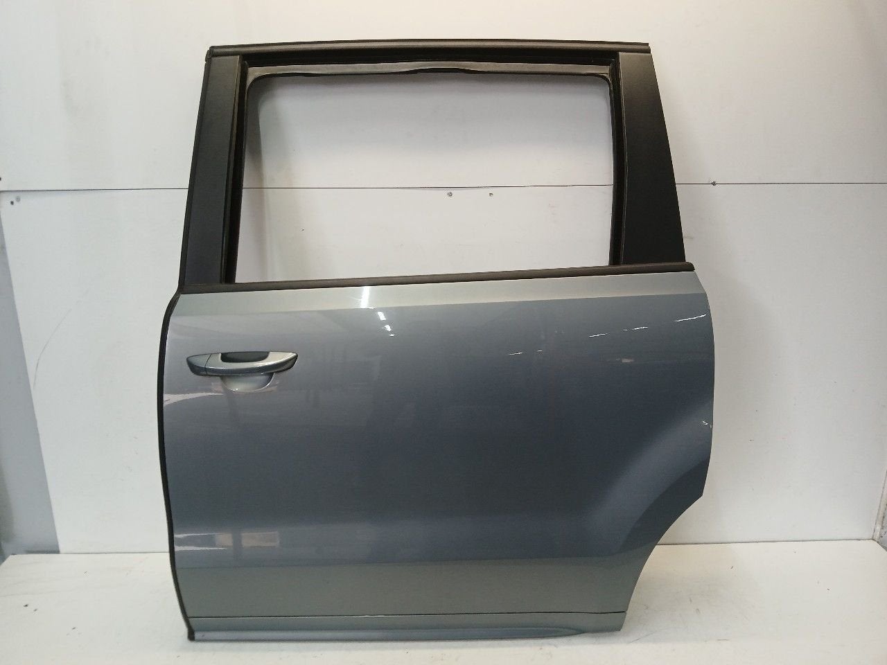 Portier links achter Volkswagen Sharan, Onderdelen@venauto.nl, Van der Ven Autorecycling B.V., Gebruikt, Ettenseweg 76, 4706 PB Roosendaal, The Netherlands