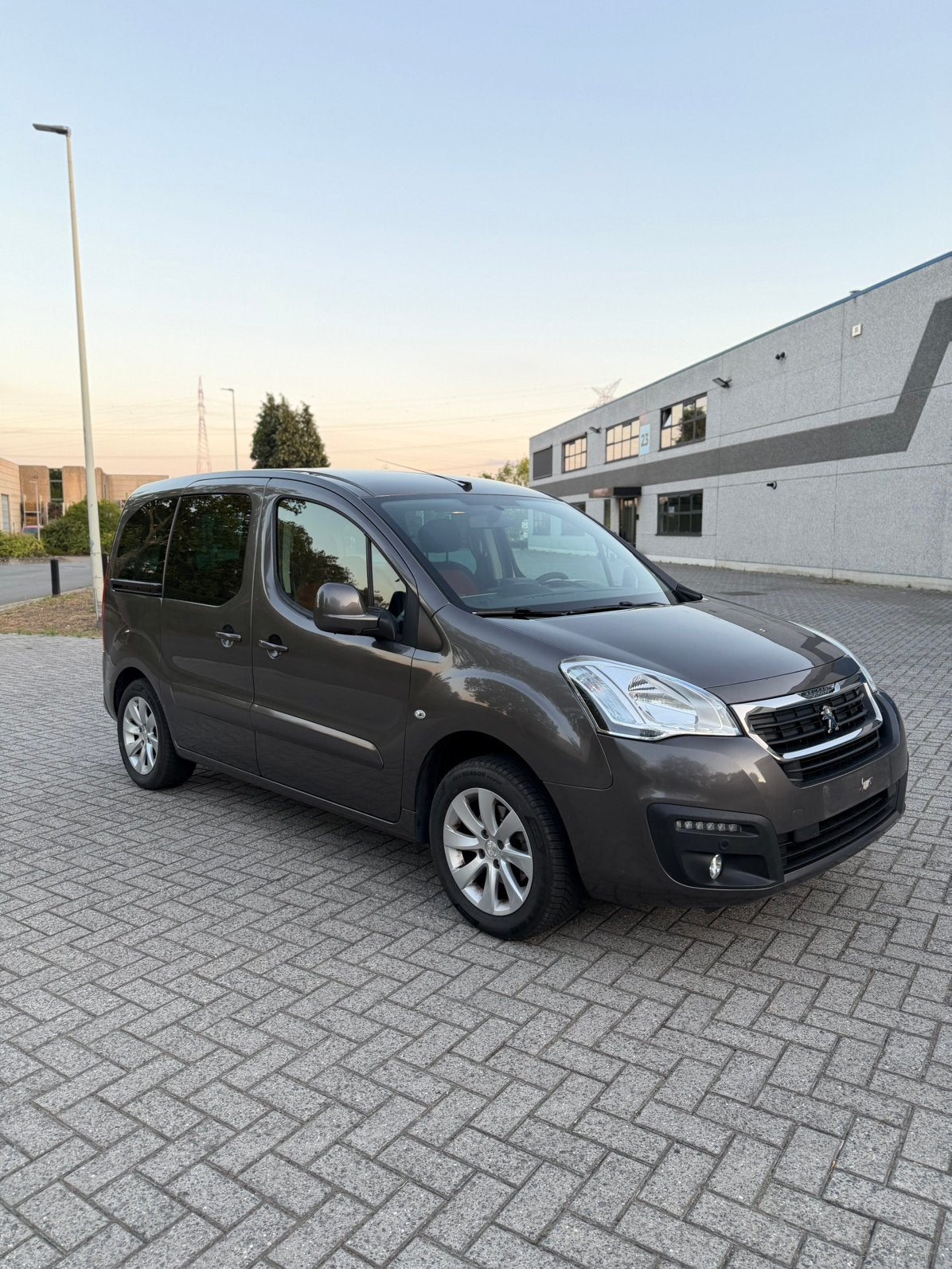 Peugeot partner tepee / 1.2 Benzine / Airco / Eerste eig, Autos, Peugeot, https://public.car-pass.be/vhr/5284dcab-1da0-430e-baa4-6afa0954bb87
