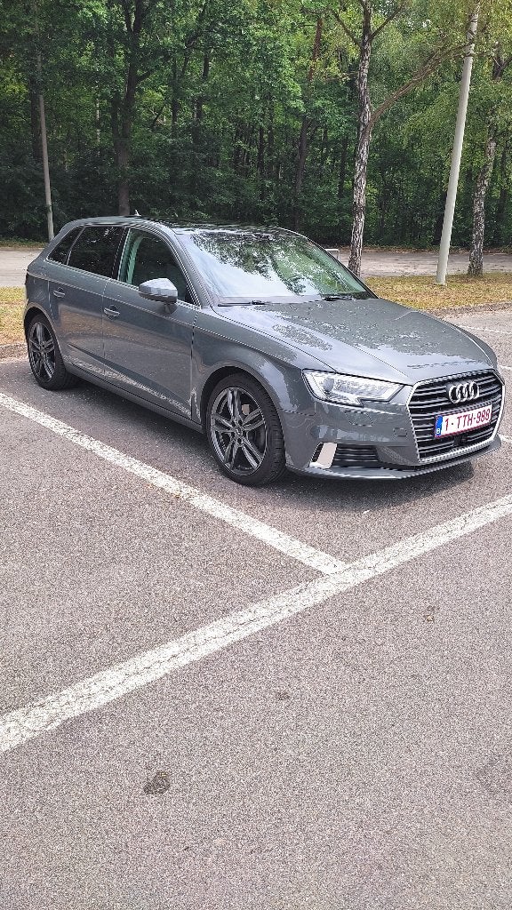 Audi A3 Sportback 1.5 TFSI Sport, Autos, Argent ou Gris, Achat, Boîte manuelle, Noir