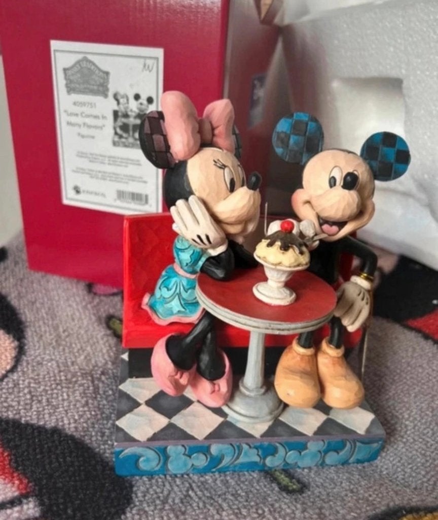 Disney Traditions Mickey/Minnie Mouse-flavors, Verzamelen, Ophalen of Verzenden, Mickey Mouse, Nieuw, Beeldje of Figuurtje