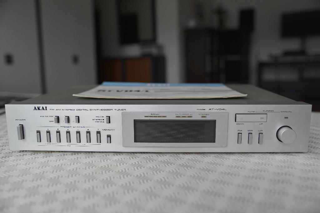 AKAÏ  AT-V04/L AM/FM Stereo Digital Synthesizer Tuner (1980), Enlèvement, Utilisé
