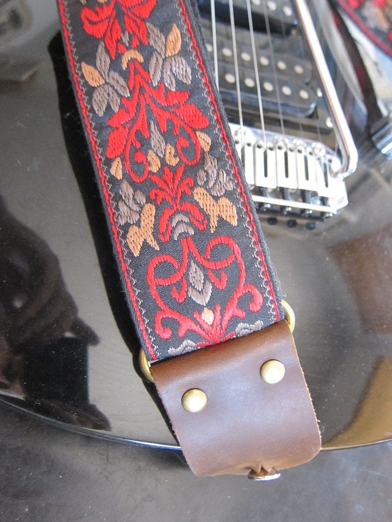 superbe sangle de guitare brodée NEUVE ou appareil photo, Enlèvement ou Envoi, Comme neuf, Solid body, Fender