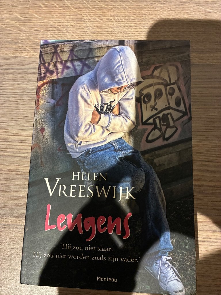 Boek Leugens, Gelezen, Helen Vreeswijk, Ophalen of Verzenden, Fictie