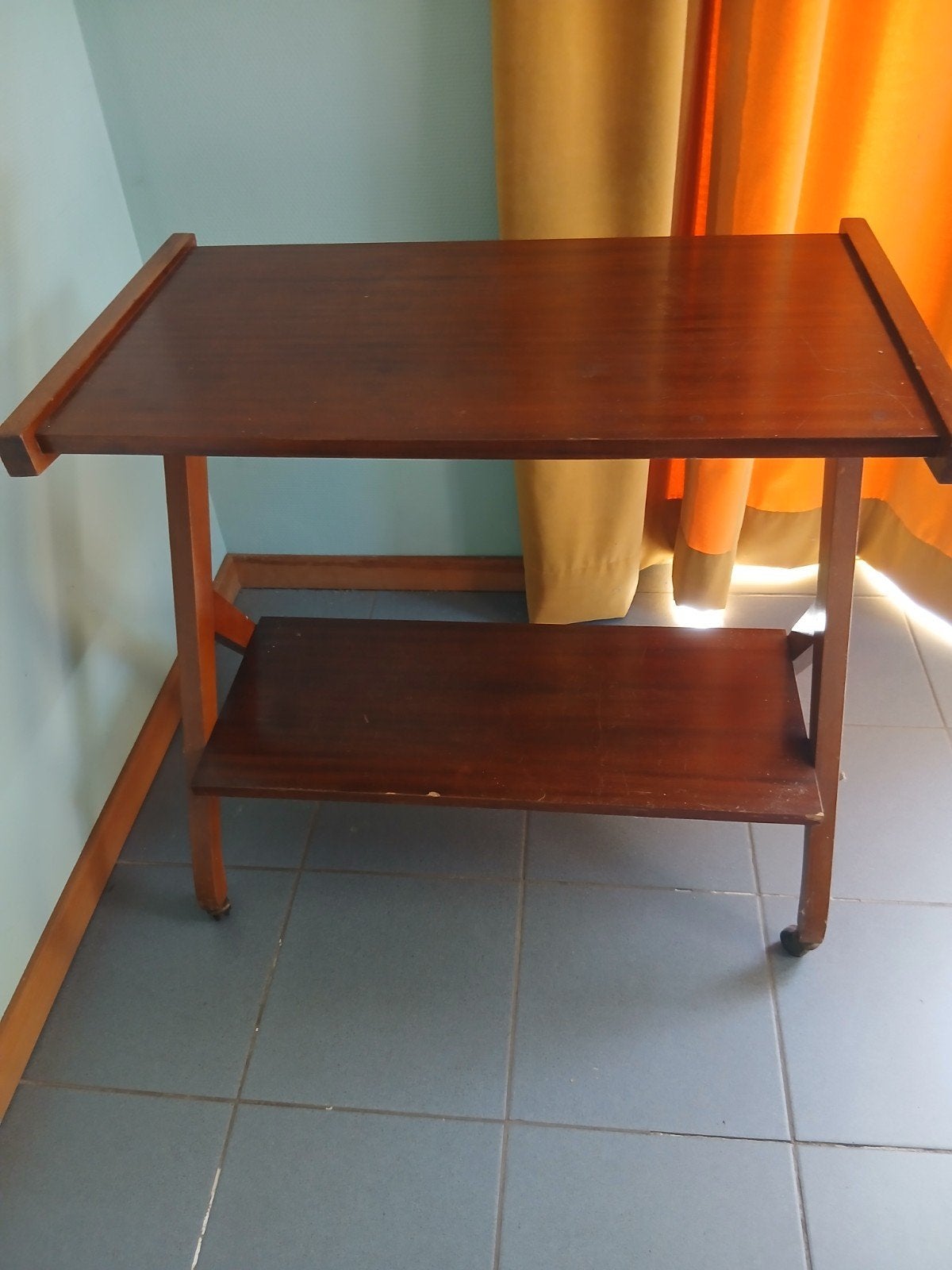 Table à roulettes vintage, Maison & Meubles, Tables | Dessertes, Enlèvement