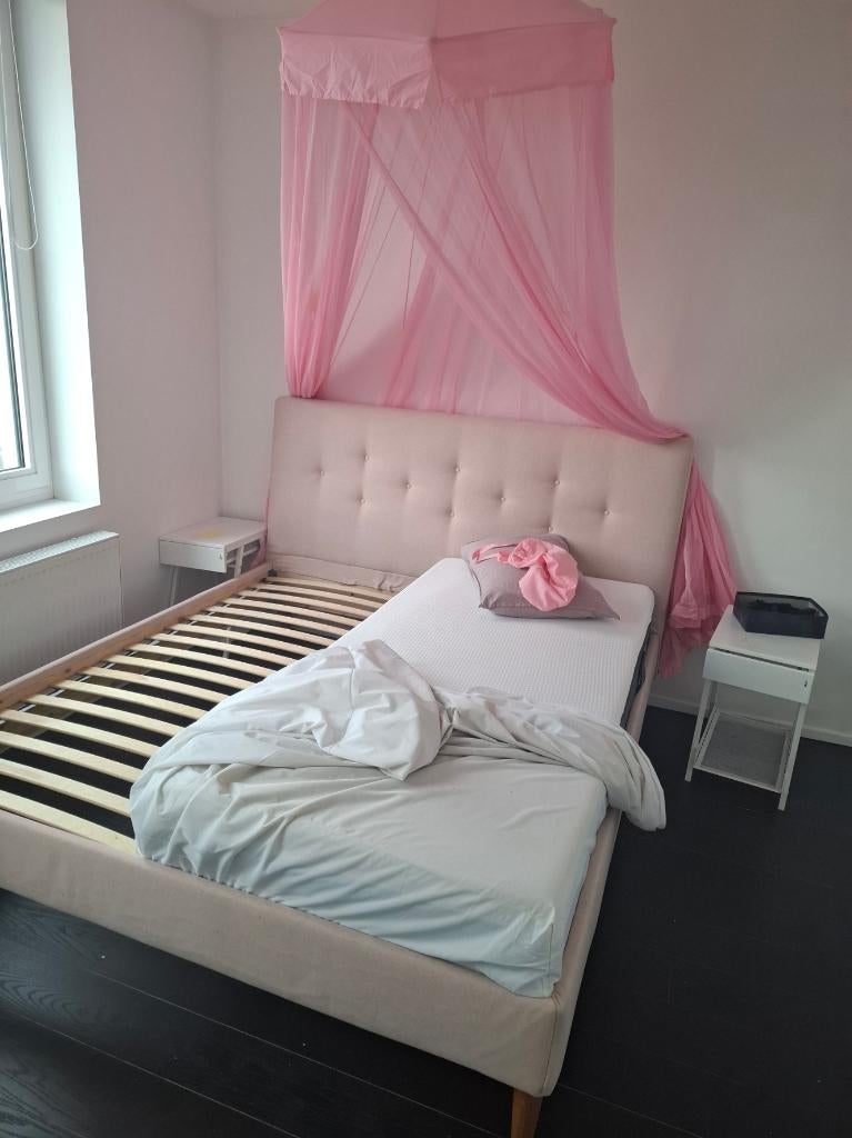 IKEA IDANÄS gestoffeerd bed bleekroze 180x200, Tissu, Autres couleurs, Enlèvement, Utilisé