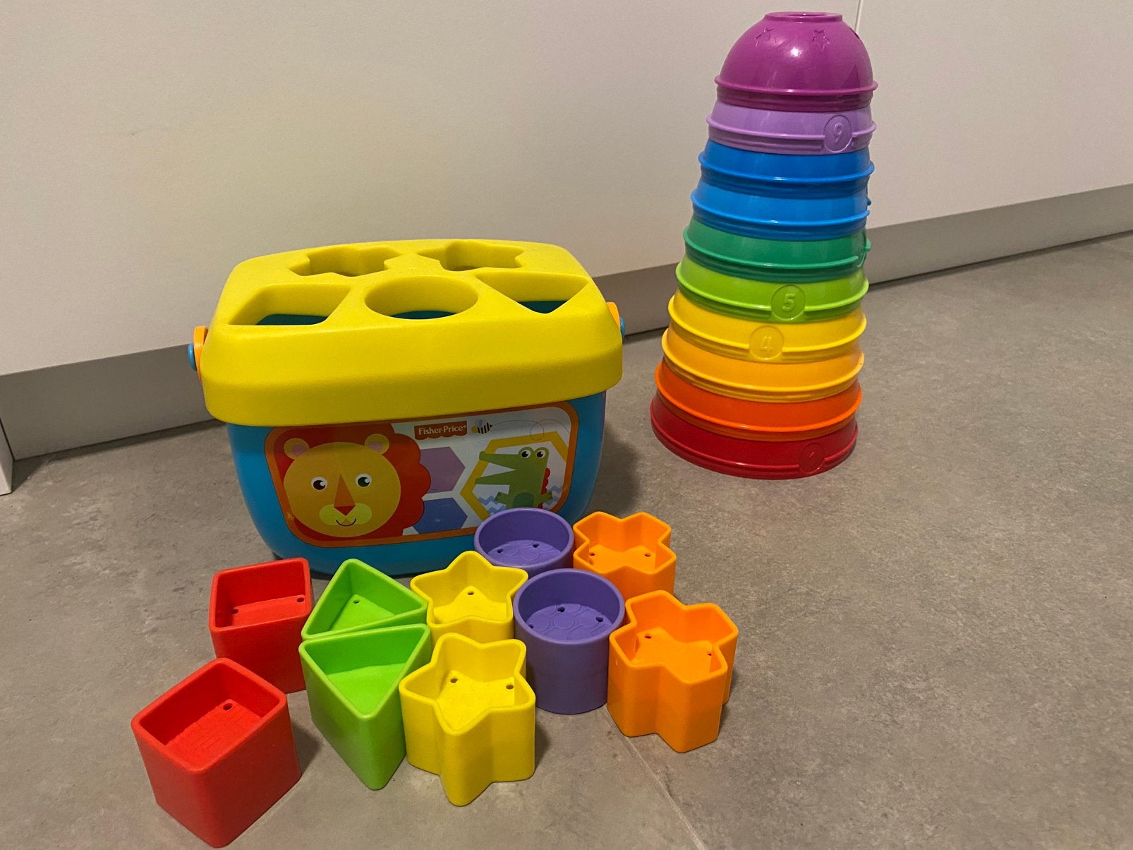 Vormendoos + stapeltoren (set), Kinderen en Baby's, Speelgoed | Fisher-Price, Ophalen, Zo goed als nieuw