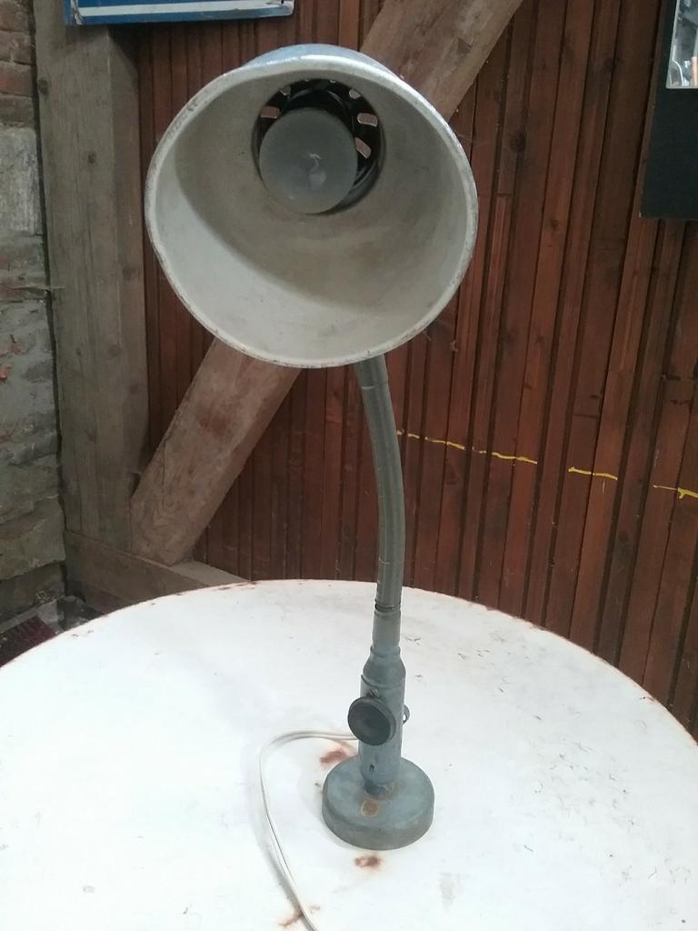 antique lampe d atelier, Antiquités & Art, Antiquités | Éclairage, Enlèvement
