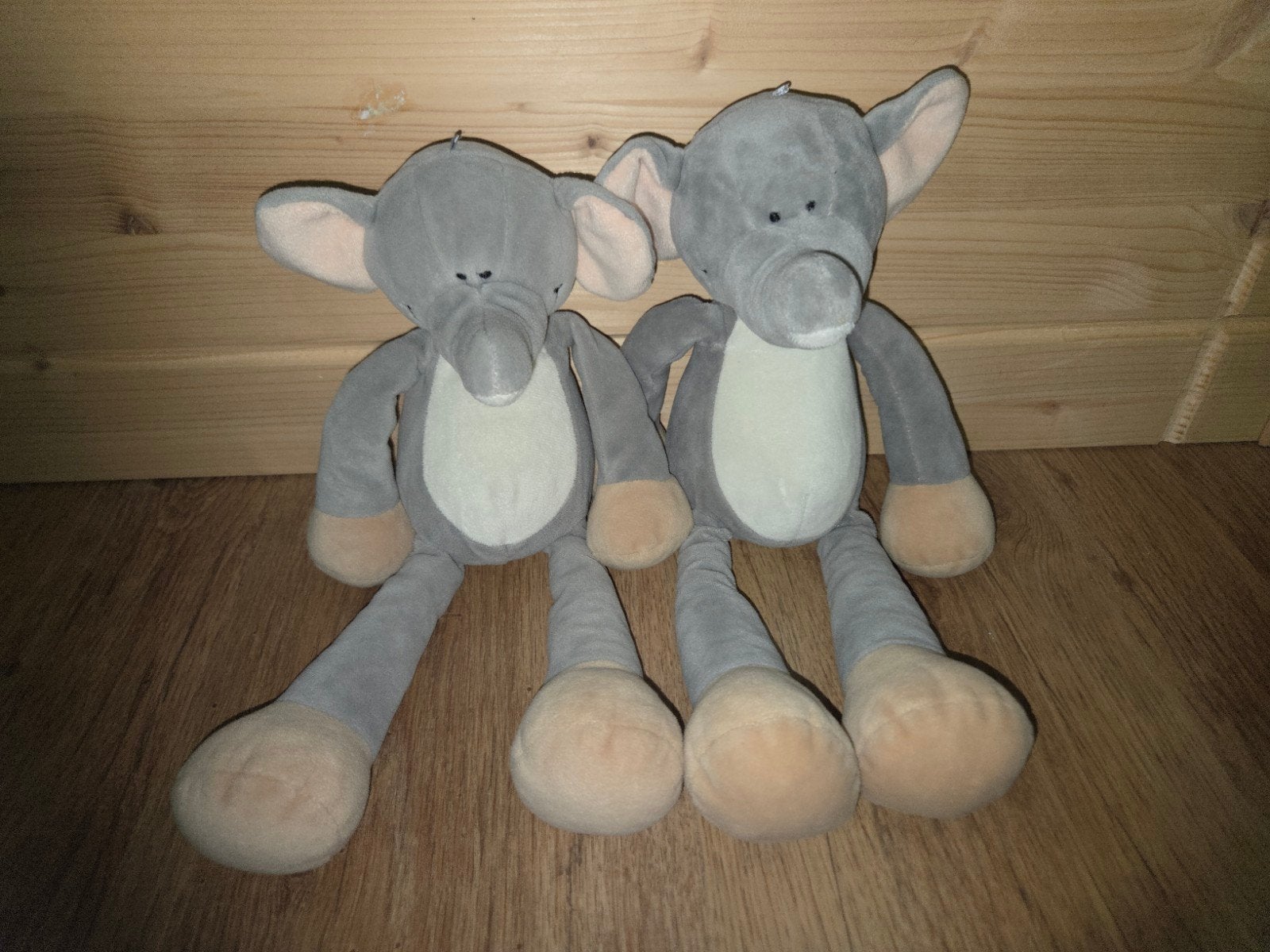 2 éléphants en peluche, Enfants & Bébés, Jouets | Peluches, Enlèvement, Comme neuf, Éléphant