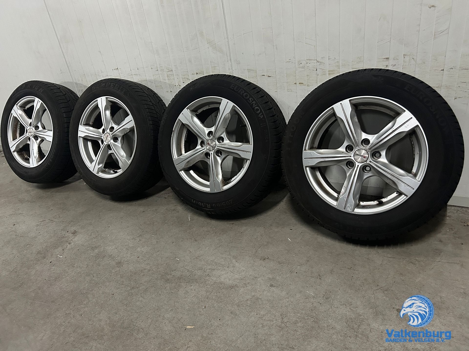 7-8mm! Opel Astra J 16 inch velgen 5x105 winterbanden 205/60, Auto-onderdelen, Gebruikt, -, Banden en Velgen, -
