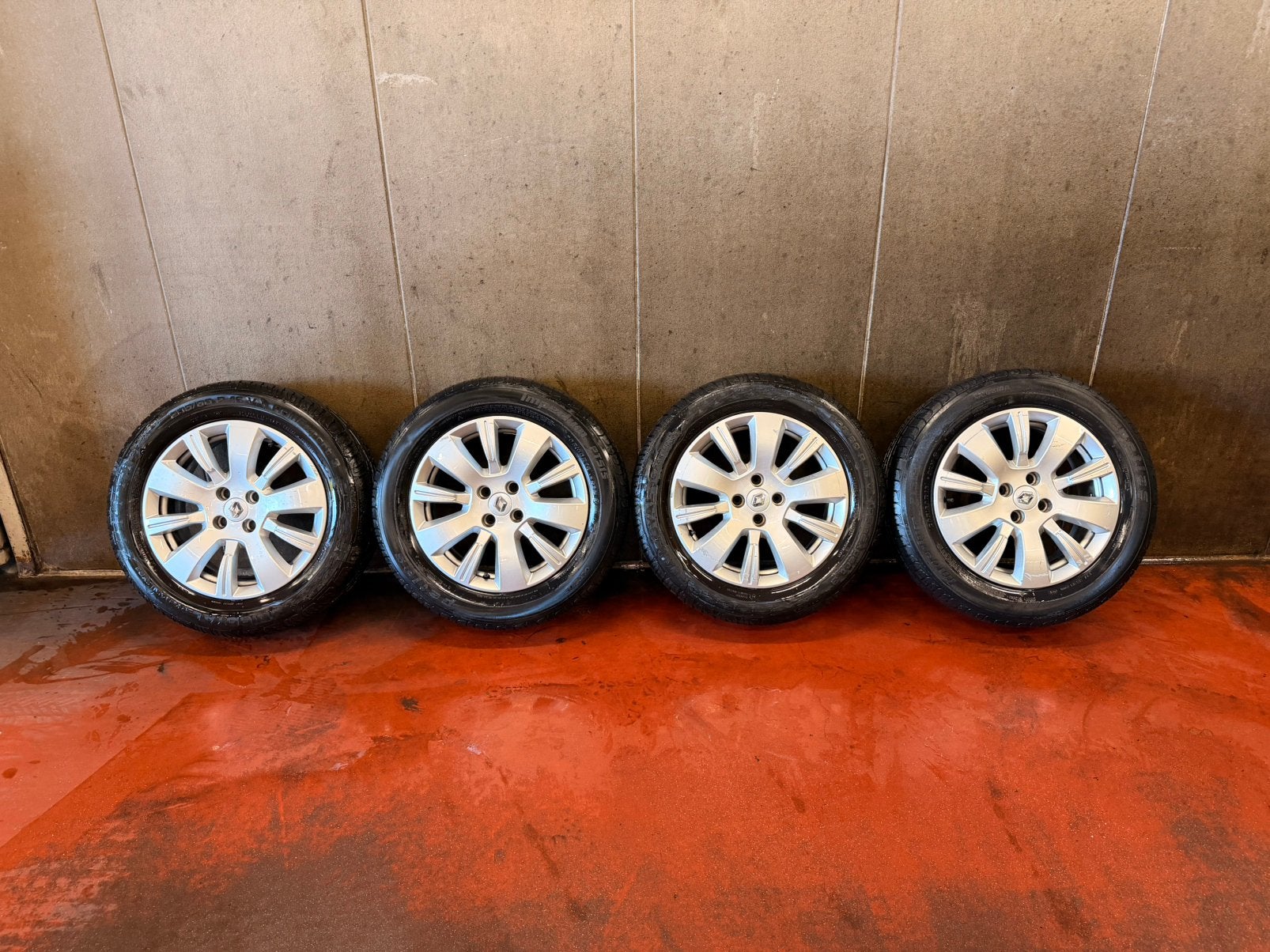 4 roues complètes Renault Captur 16” – pneus 205/60/16, Auto-onderdelen, Ophalen, Gebruikt, 16 inch, Banden en Velgen
