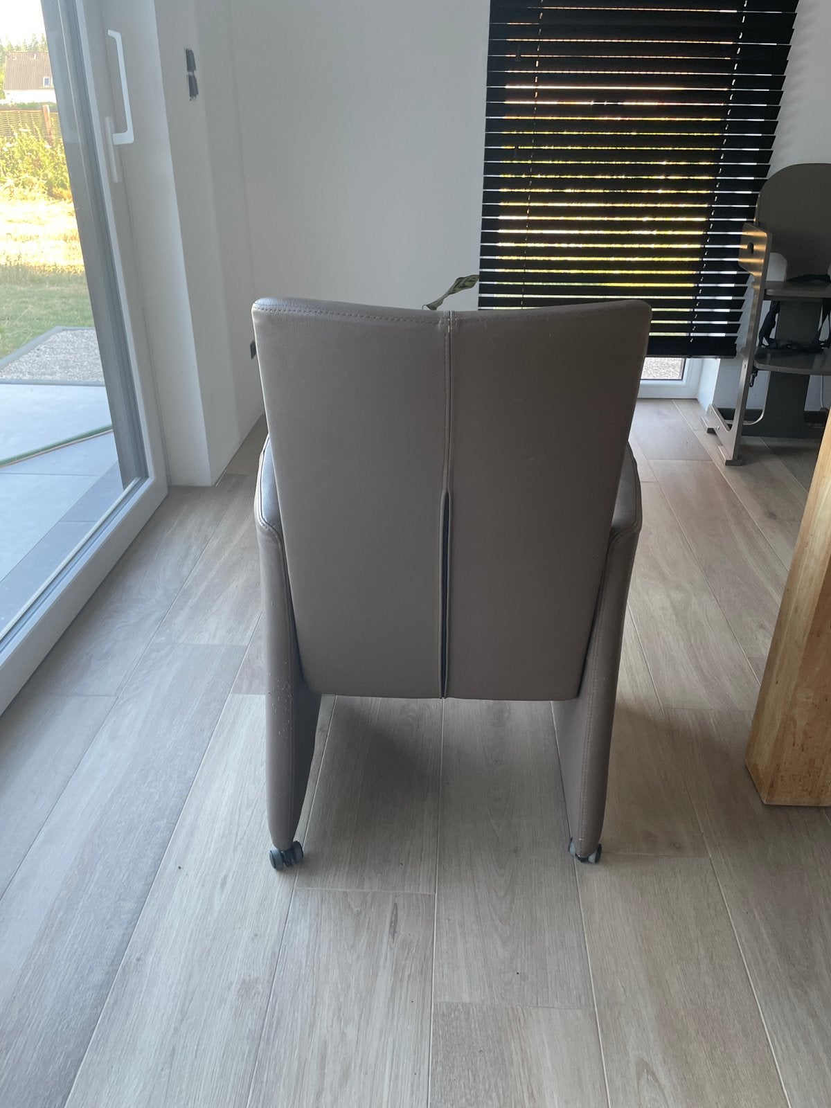 Chaises en cuir couleur taupe à donner, Maison & Meubles, Chaises, Autres couleurs, Contemporain, Enlèvement, Cuir