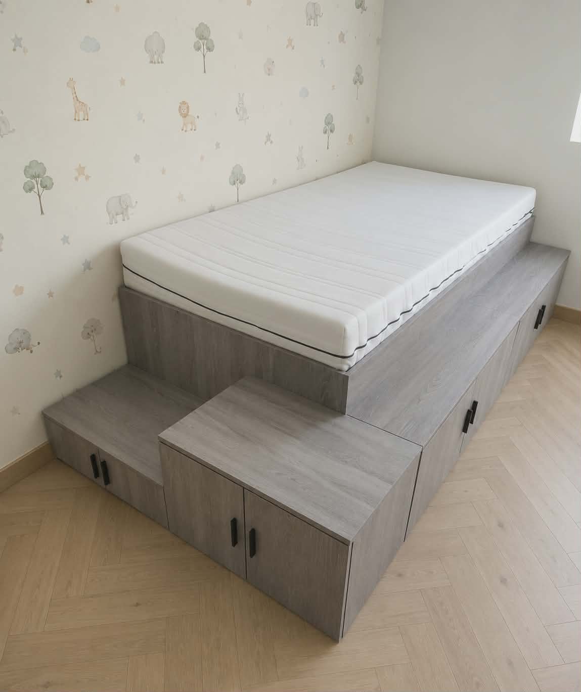 Kinderbed met opbergkasten, Ophalen, Zo goed als nieuw