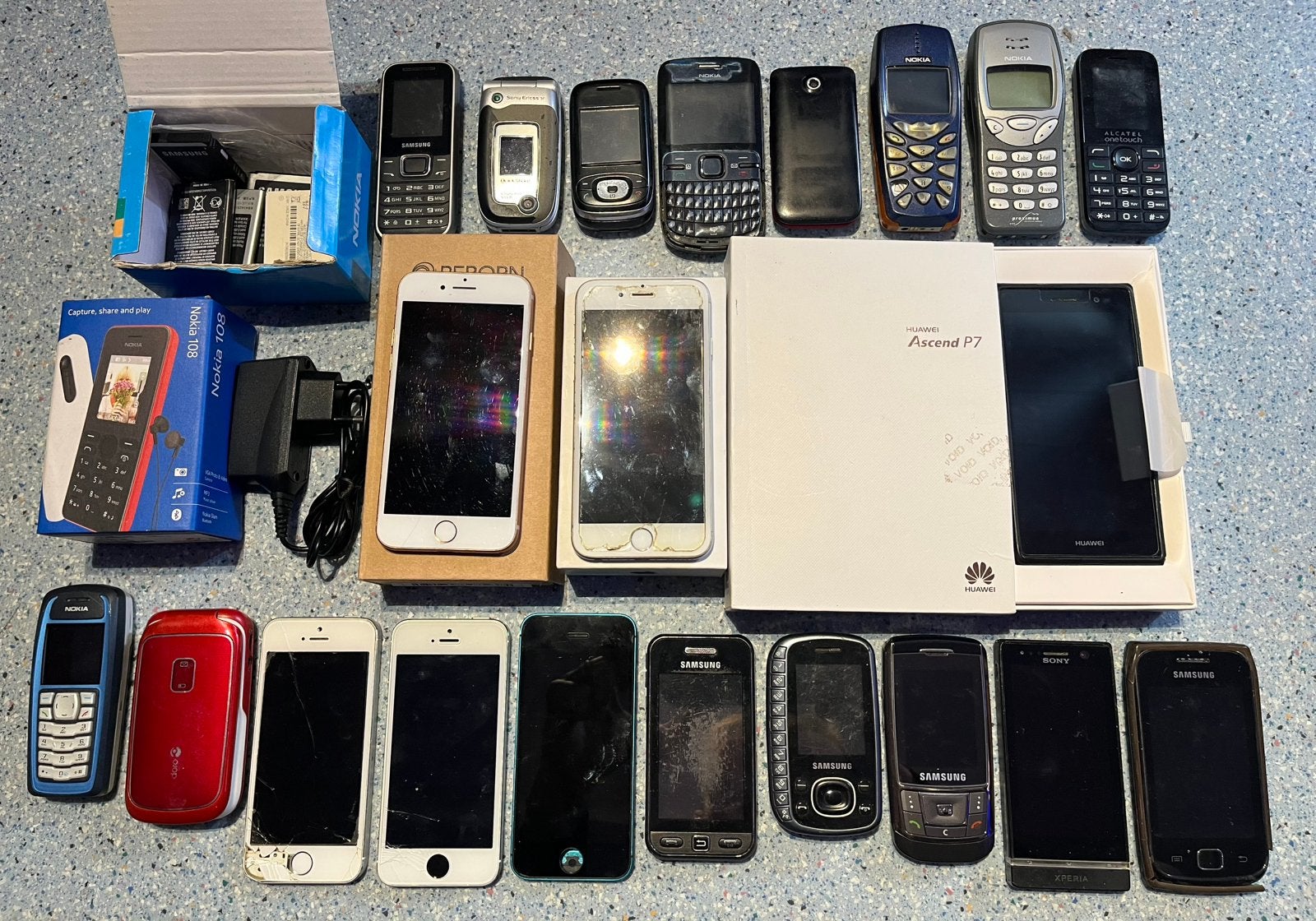Lot de 21 téléphones GSM Nokia, Samsung, iPhone, Alcatel …, Enlèvement ou Envoi, Comme neuf, Apple iPhone