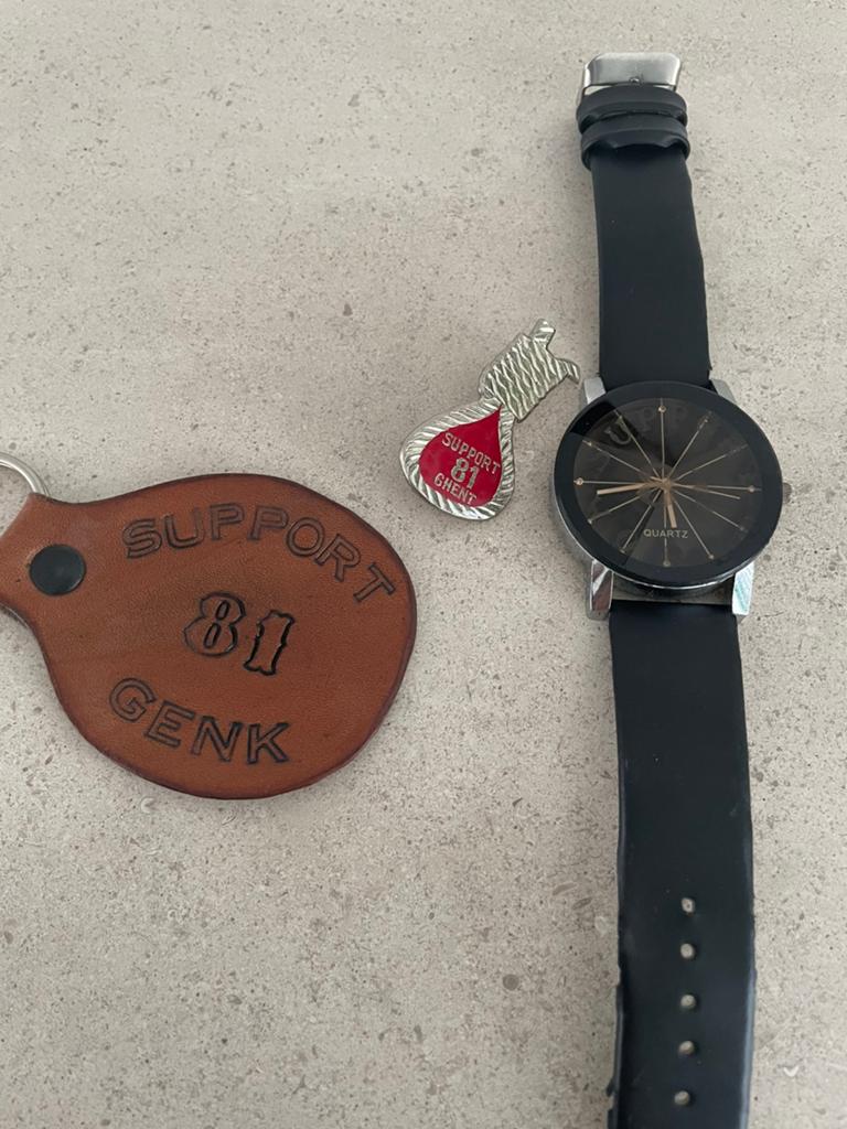 Porte-clés à épingle Support 81 Genk, mouvement de la montre, Bijoux, Sacs & Beauté, Enlèvement ou Envoi, Comme neuf, Montre-bracelet