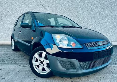 Ford Focus 1.6-16V TITANIUM-SCHERM-CRUISE-AIRCO-GEKEURD VVK!, Auto's, 1596 cc, Stof, 4 cilinders, Zwart