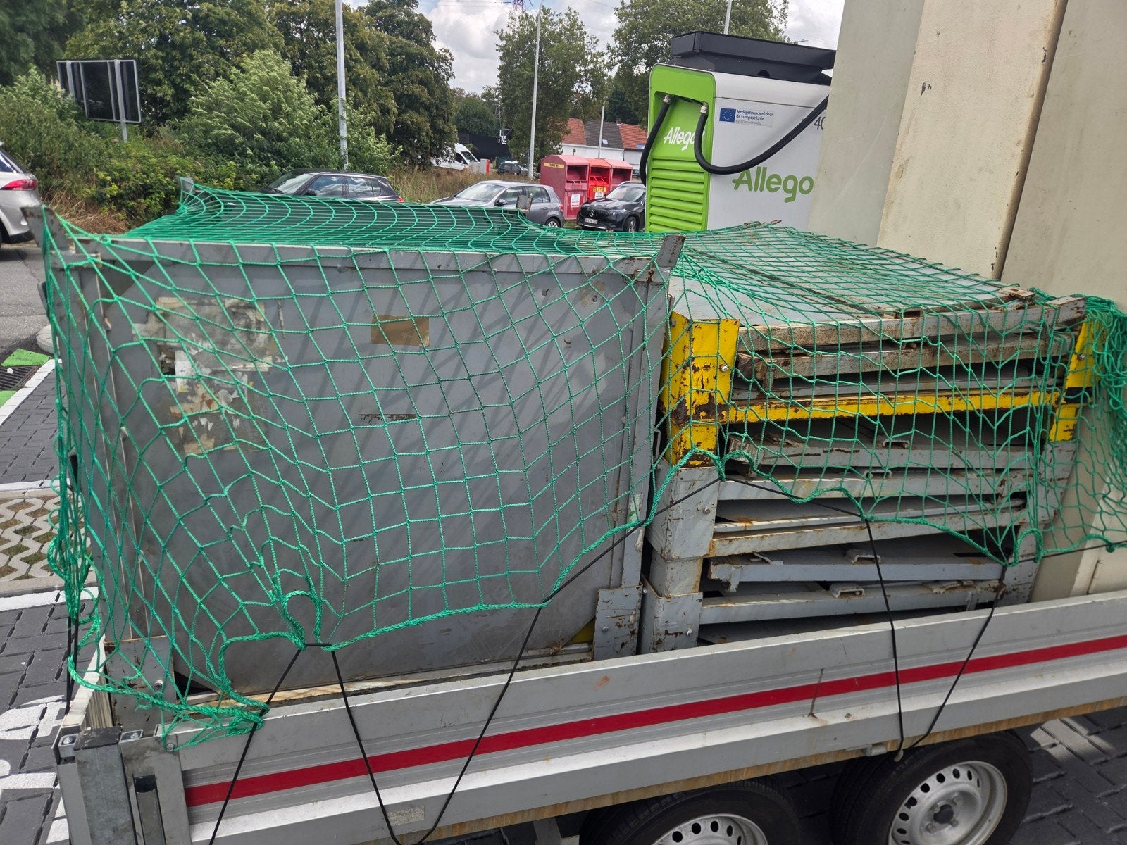 Opklapbare metalen stapelbak, Ophalen, Gebruikt