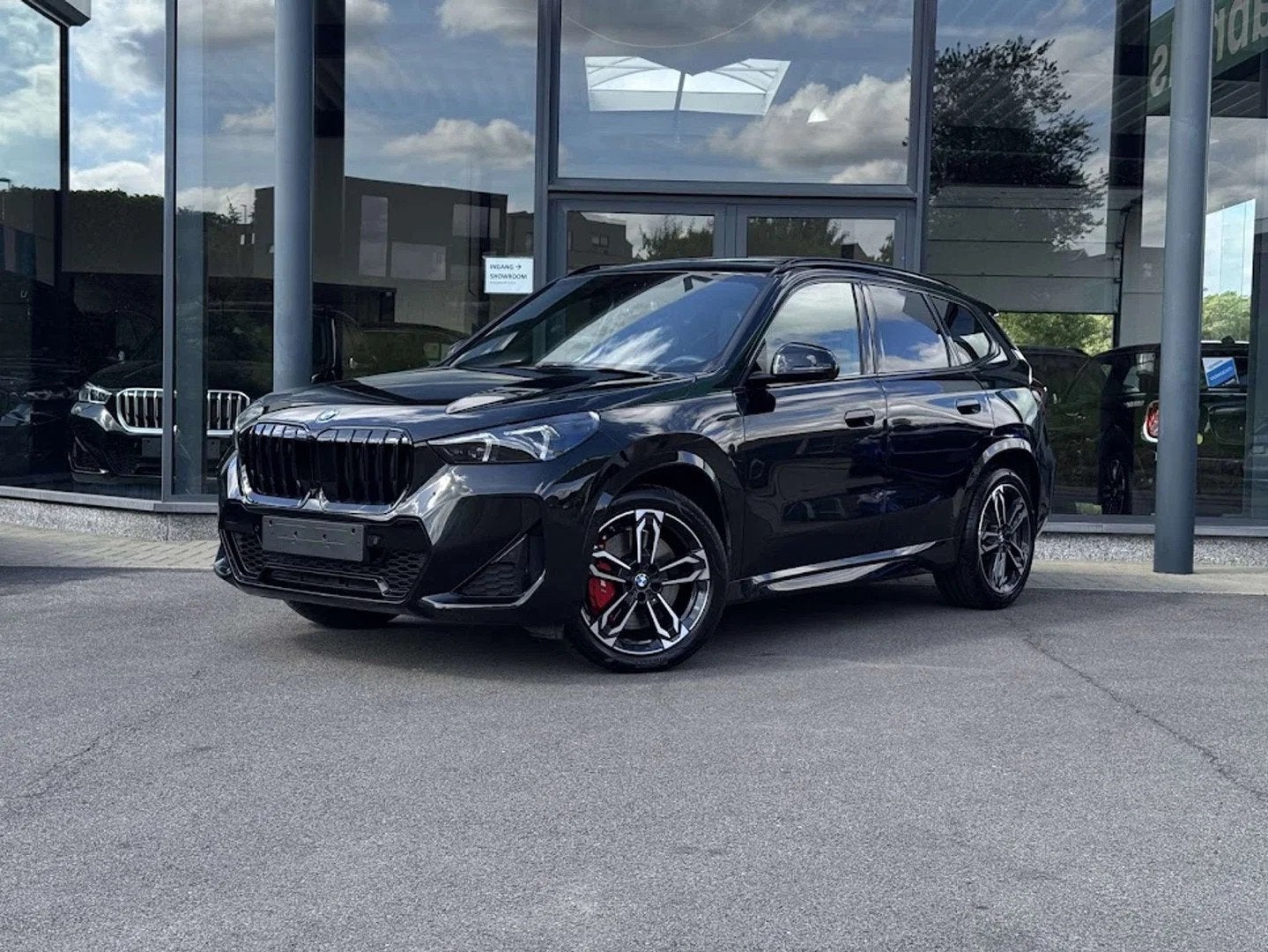 BMW X1 sDrive18i M Sport Pro / PANO / TREKHAAK / M SEAT / HU, Adaptive Cruise Control, Gebruikt, Zwart, Zwart