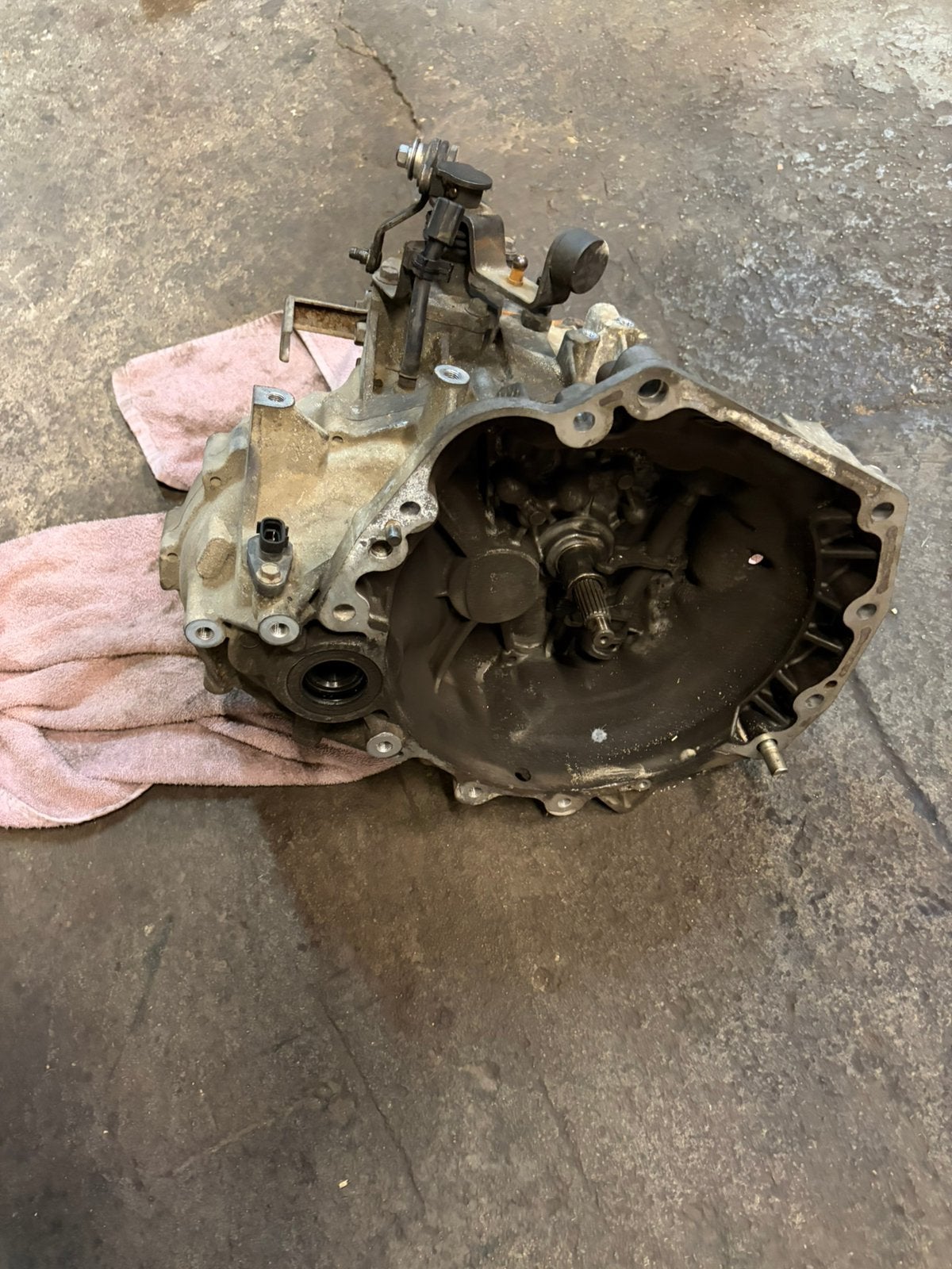 Suzuki swift-versnellingsbak, Handtassen en Accessoires, Broches, Ophalen of Verzenden, Zo goed als nieuw
