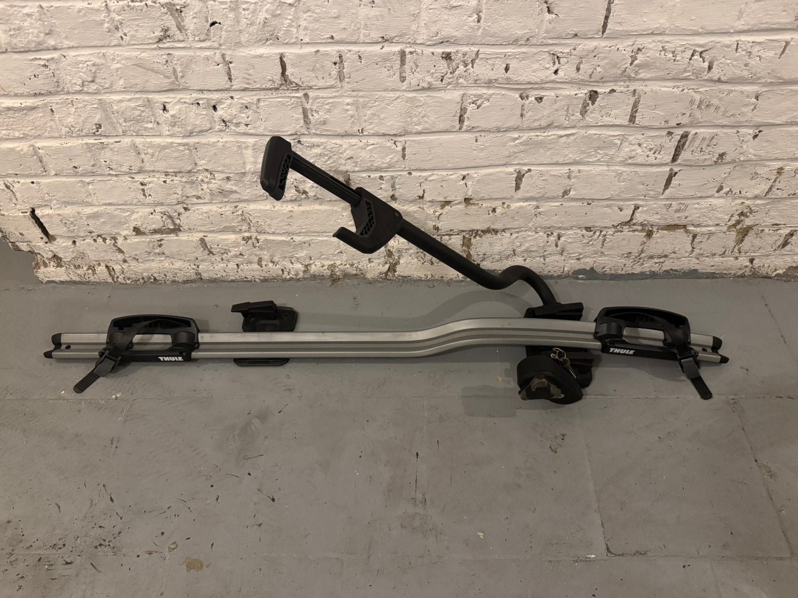 Porte-vélo de toit THULE ProRide 598 - Etat impeccable, Autos : Divers, Porte-vélos, Comme neuf, Galerie de toit, 1 vélo, Enlèvement