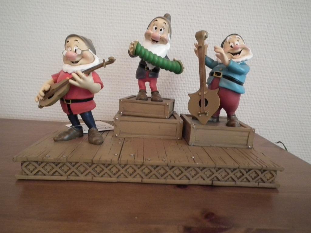 Disneyland Paris collectie. Leraar, verlegen en gelukkig fig, Verzenden, Sneeuwwitje of Doornroosje, Nieuw, Beeldje of Figuurtje