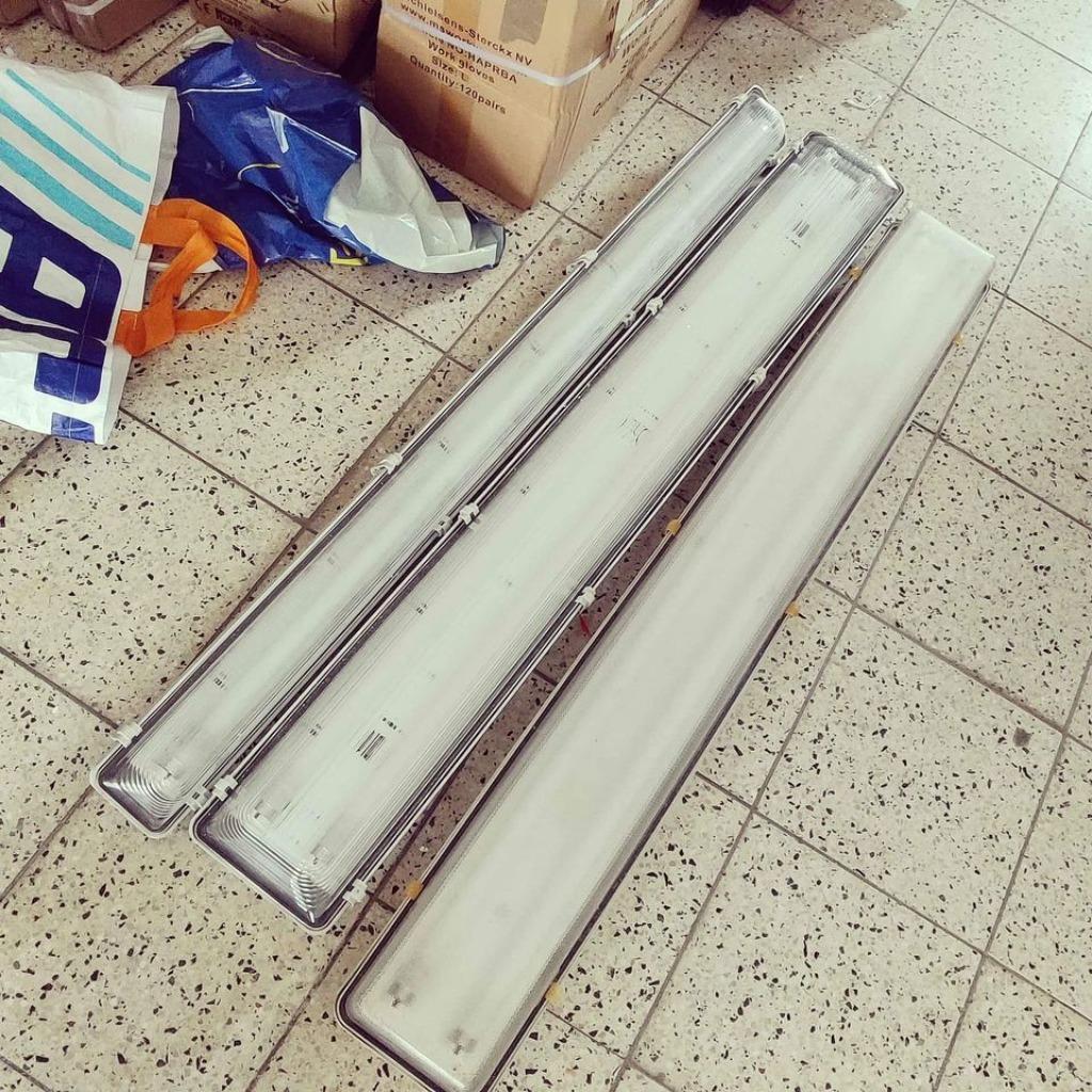Luminaires pour cave , garage,grenier, remise, Enlèvement, Utilisé, Autres matériaux, Rampe