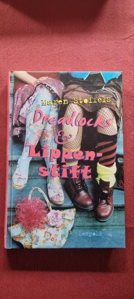 Maren Stoffels - Dreadlocks & Lippenstift, Boeken, Kinderboeken | Jeugd | 10 tot 12 jaar, Zo goed als nieuw, Ophalen