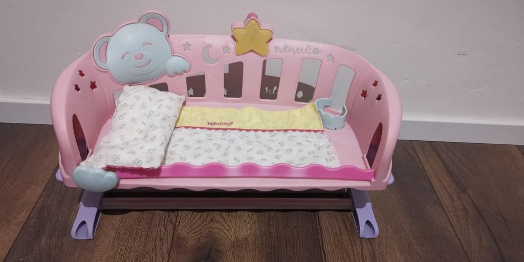 Nenuco Poppen bed, Kinderen en Baby's, Ophalen, Zo goed als nieuw