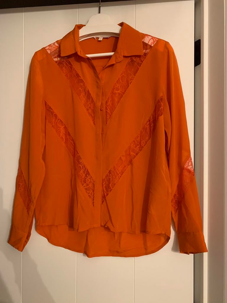 Oranje zijden blouse met kant Maje maat 2, Enlèvement ou Envoi, Comme neuf
