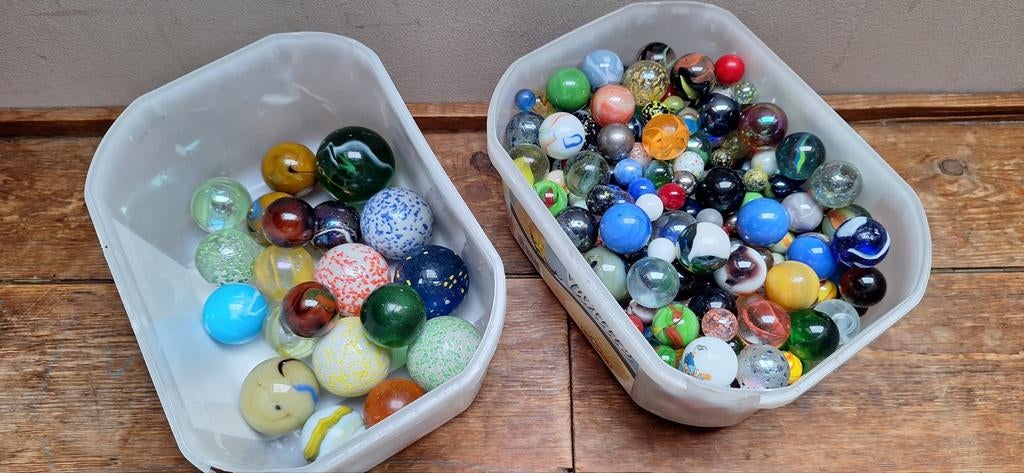 Kleurrijke glazen knikkers (+500), Ophalen
