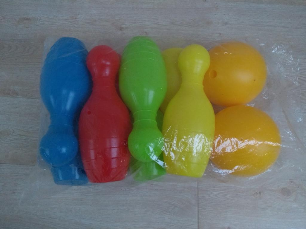 speelgoed kegelspel met 2 ballen en 4 x 2 kegels - NIEUW, Ophalen