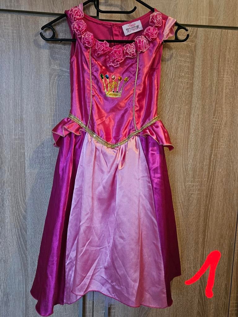 Carnaval kleedjes maat 6 tot 8, Ophalen