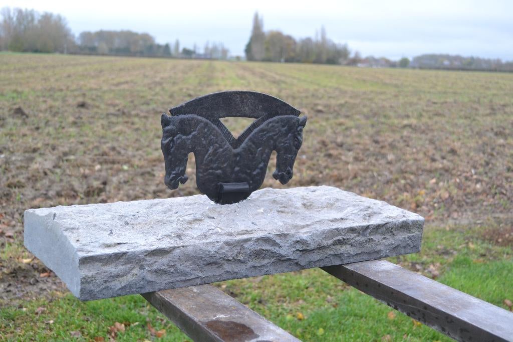 gietijzeren schoenschraper op arduinen sokkel, Ophalen