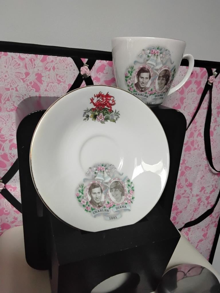 Sandringham kop & schotel – Charles & Diana 1981, Verzamelen, Ophalen of Verzenden, Zo goed als nieuw, Servies