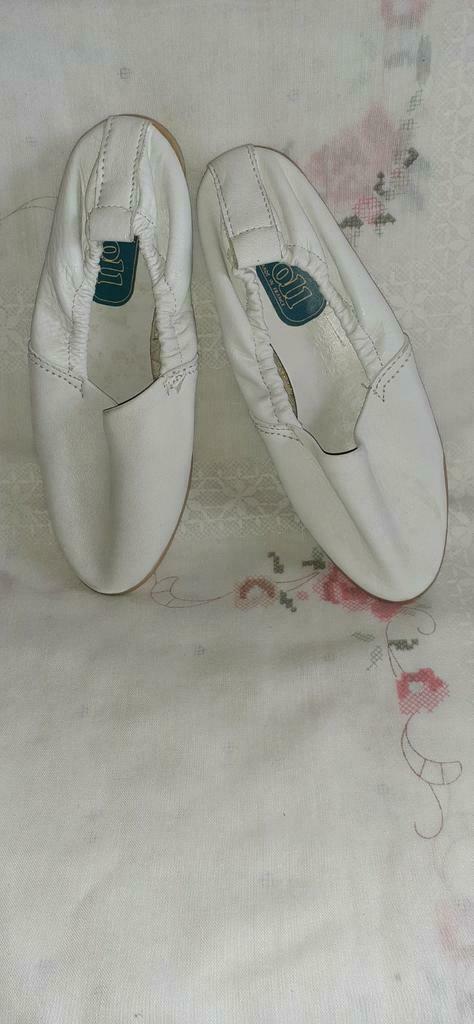 Paire de ballerine cuir blanc pt 35, Enlèvement ou Envoi, Neuf