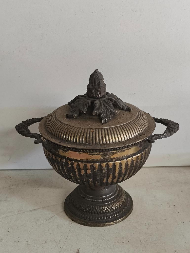 Antieken urn / pot / kom met deksel in koper, Enlèvement ou Envoi, Cuivre