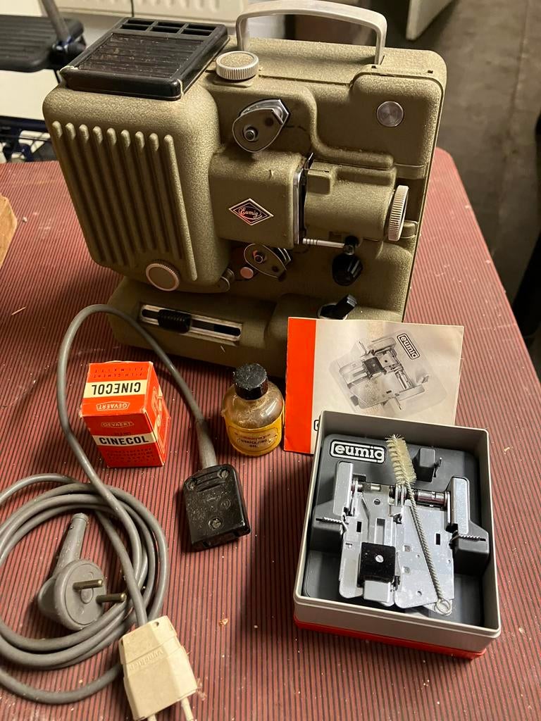 Projecteur Eumig P8, Ophalen, Projector