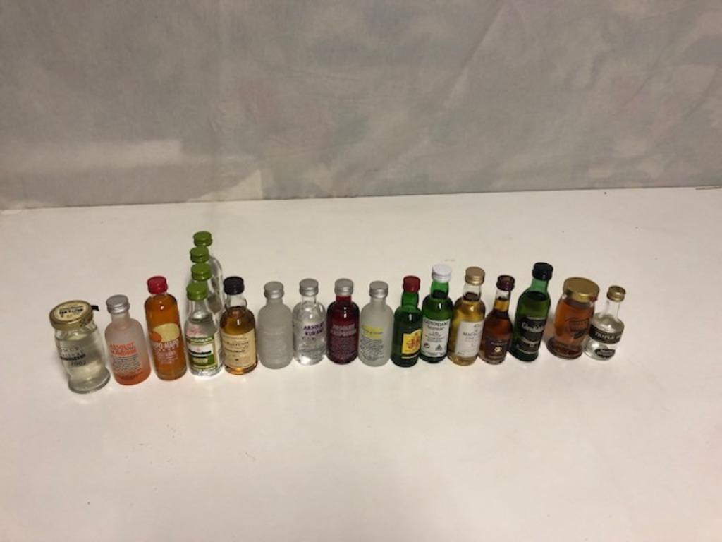 bouteilles d'alcool miniatures, Collections, Collections complètes & Collections, Enlèvement ou Envoi