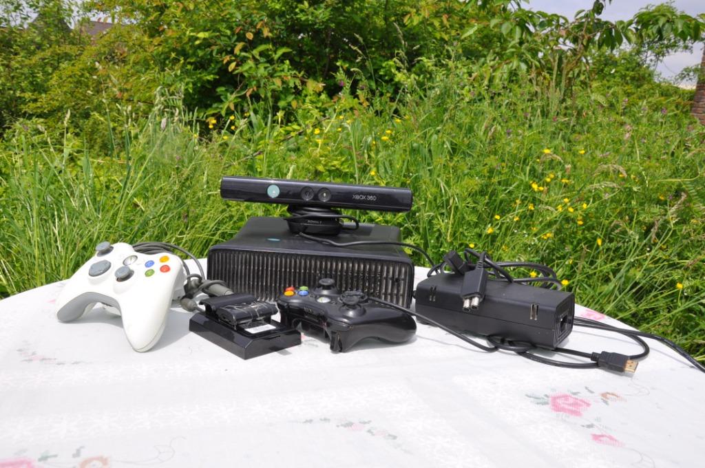 console xbox 360 + accessoires et jeux, Consoles de jeu & Jeux vidéo, Consoles de jeu | Xbox 360, Enlèvement ou Envoi, Utilisé