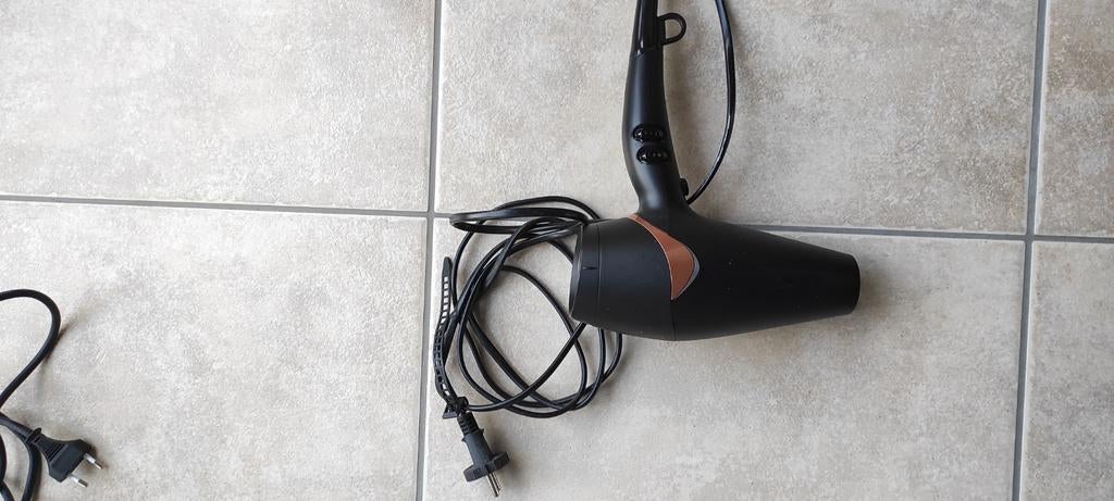 3 Föhnborstel,2 Haardroger, 1krultang,1 ontkruller,zie besc, Ophalen of Verzenden