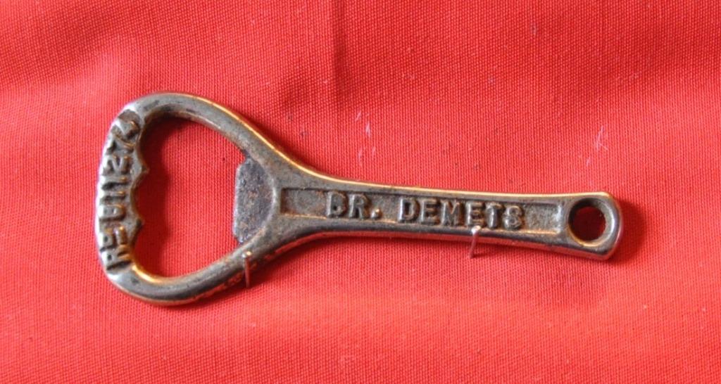 ancien decapsuleur en metal lauwe brasserie demets (20126), Enlèvement ou Envoi, Utilisé, Ouvre-bouteille, Autres marques